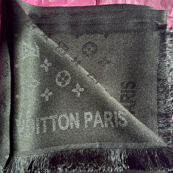 Louis Vuitton, Paris monogram  Shine Shawl - Picture 1 of 4
